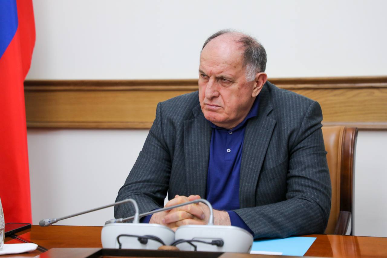 Абдулмуслим Абдулмуслимов рассмотрел обращения дагестанцев